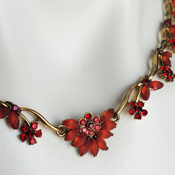 Red Rhinestone leaves vine necklace and Earrings Set - Picture 3 of 14